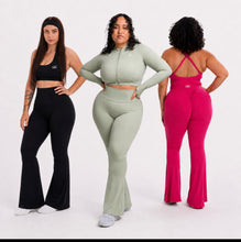 Load image into Gallery viewer, ESSENTIALS FLARE PANTS