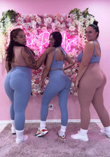 Load image into Gallery viewer, Crosscut Scrunch Leggings