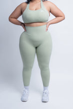 Load image into Gallery viewer, AMOR SPRING FLING GREEN LEGGINGS
